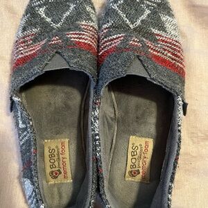 Skechers Women's Gray and Red Patterned Slip ons